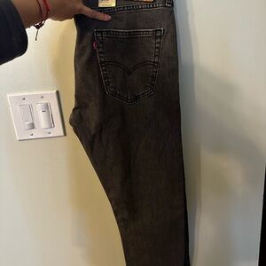 Levi's Men's denim wash Relaxed Jeans
Slim fit thru thigh tapered size W34xL32